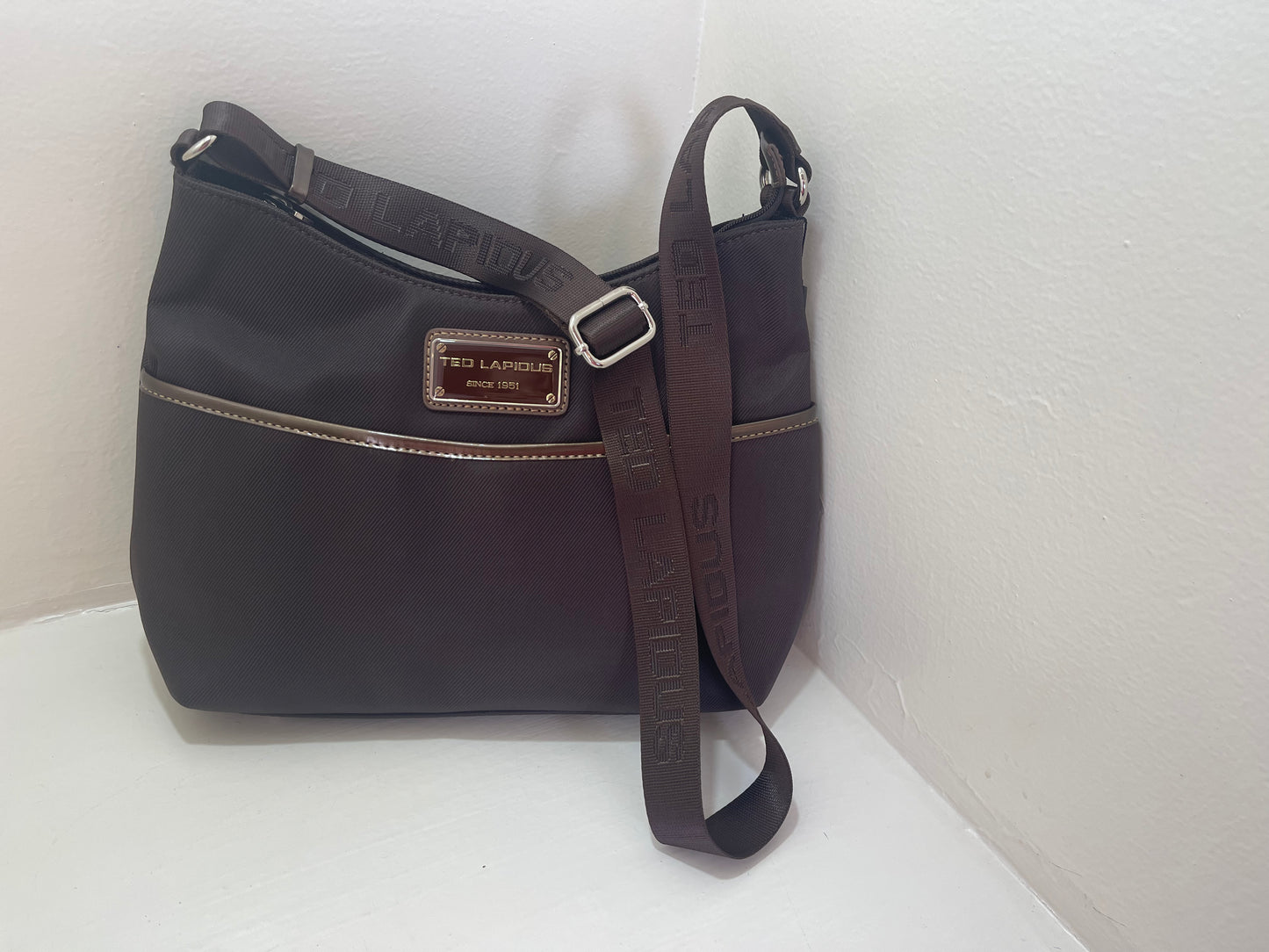 Sac Bandoulière Ted Lapidus : L'Allure Urbaine Chic pour Vos Aventures Quotidiennes