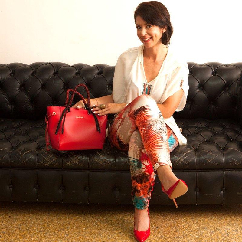 comment porter un sac rouge ? tous nos conseils pour oser sauter le pas ! - sacaelle