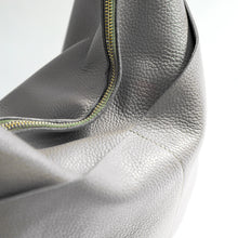 تحميل الصورة إلى المعرض ، Sac Loren en cuir  by Laura Di Maggio, , Sac &Atilde;&nbsp; Elle, Sac, BAGAGE, TED LAPIDUS JACQUES ESTEREL, STEVE MADDEN