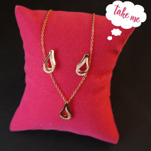 تحميل الصورة إلى المعرض ، L&#39;&eacute;clat de l&#39;amour : Un ensemble acier et zircon Jacques Esterel pour la Saint-Valentin, ACIER ROSE, Sac &Atilde;&nbsp; Elle, Sac, BAGAGE, TED LAPIDUS JACQUES ESTEREL, STEVE MADDEN