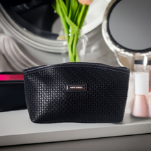 Charger l&#39;image dans la galerie, Trousse Demie Lune Fidelio Ted Lapidus Paris : &Eacute;l&eacute;gance et Praticit&eacute; pour Vos Essentiels Beaut&eacute;, , Sac &Atilde;&nbsp; Elle, Sac, BAGAGE, TED LAPIDUS JACQUES ESTEREL, STEVE MADDEN