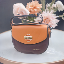 تحميل الصورة إلى المعرض ، Sac &agrave; bandouli&egrave;re Gadencourt Ted Lapidus : &Eacute;l&eacute;gance et modernit&eacute;, , Sac &Atilde;&nbsp; Elle, Sac, BAGAGE, TED LAPIDUS JACQUES ESTEREL, STEVE MADDEN