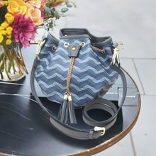 Charger l&#39;image dans la galerie, Aiko, l&#39;&Eacute;l&eacute;gance Boh&egrave;me : Le Sac Bourse Signature de Ted Lapidus, , Sac &Atilde;&nbsp; Elle, Sac, BAGAGE, TED LAPIDUS JACQUES ESTEREL, STEVE MADDEN