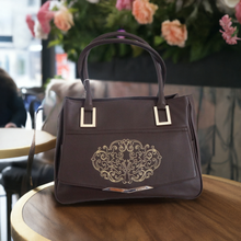 تحميل الصورة إلى المعرض ، Sac port&eacute; &eacute;paule Malaga by Jacques Esterel : &Eacute;l&eacute;gance intemporelle, , Sac &Atilde;&nbsp; Elle, Sac, BAGAGE, TED LAPIDUS JACQUES ESTEREL, STEVE MADDEN