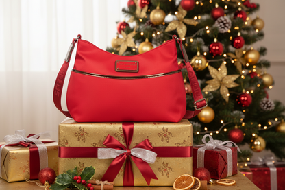 حقيبة كتف باللون الأحمر من تصميم تيد لابيدوس