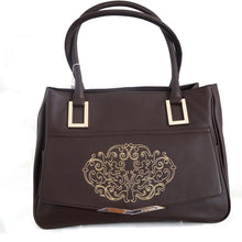 تحميل الصورة إلى المعرض ، Sac port&eacute; &eacute;paule Malaga by Jacques Esterel : &Eacute;l&eacute;gance intemporelle, MARRON, Sac &Atilde;&nbsp; Elle, Sac, BAGAGE, TED LAPIDUS JACQUES ESTEREL, STEVE MADDEN