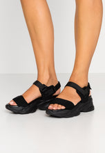 Charger l&#39;image dans la galerie, PLAYERS - Sandales &agrave; plateforme by STEVE MADDEN, 36, Sac &agrave; Elle, Sac, BAGAGE, TED LAPIDUS JACQUES ESTEREL, STEVE MADDEN