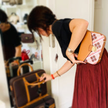 تحميل الصورة إلى المعرض ، Sac Trotteur Agustina by Jacques Esterel : L&#39;&eacute;l&eacute;gance au rendez-vous, , Sac &Atilde;&nbsp; Elle, Sac, BAGAGE, TED LAPIDUS JACQUES ESTEREL, STEVE MADDEN